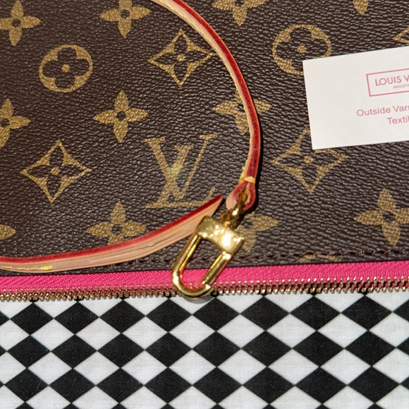 Louis Vuitton Pouch Cherry - Picture 3 of 9